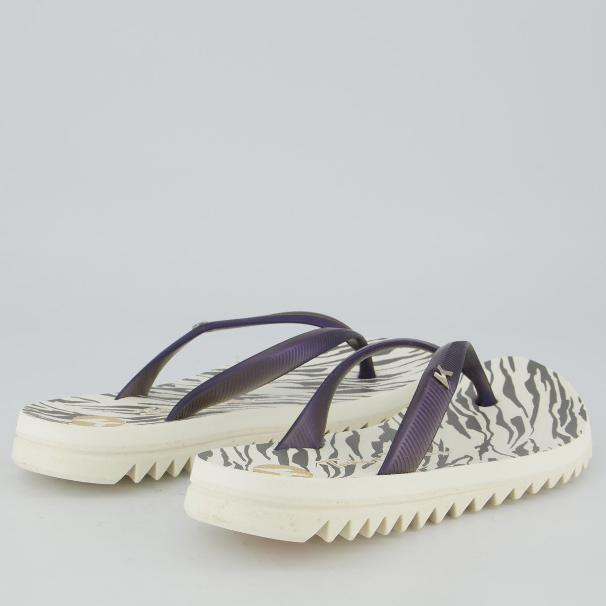 Chinelo Kenner Ibiza Tasha & Tracie Branco Feminino Preto/Branco 4