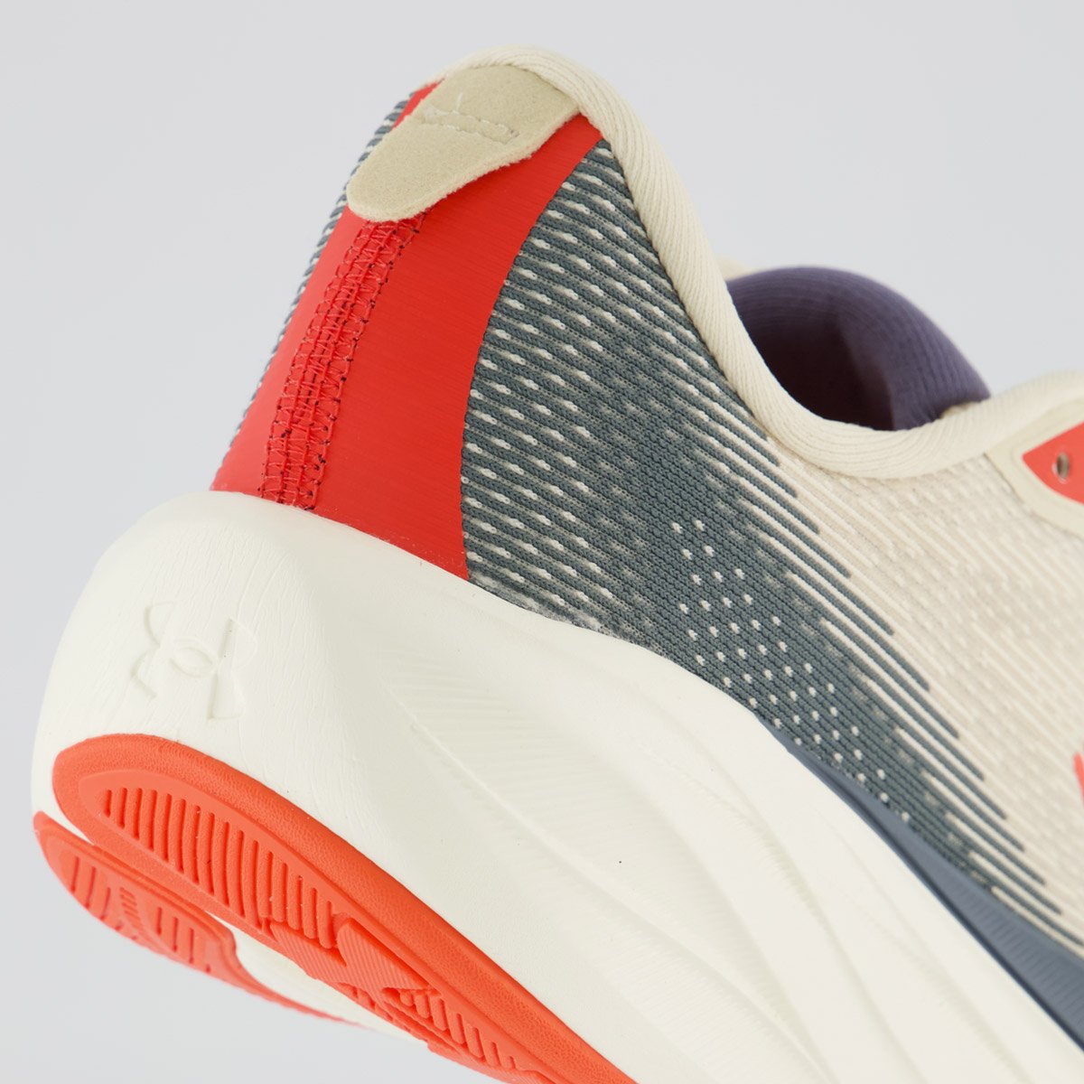Tênis Under Armour Charged Nonstop Feminino Off White e Cinza Bege 6