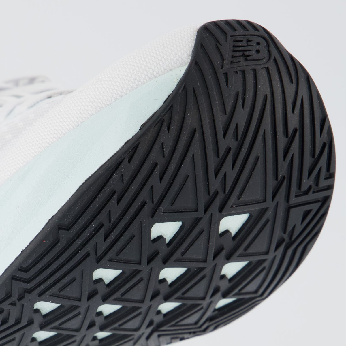 Tênis New Balance Fuelcell Rebel V5 Feminino Branco Branco 8
