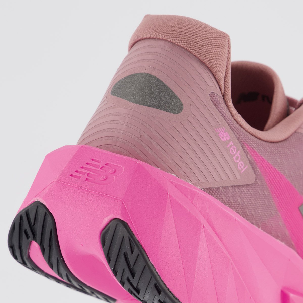 Tênis New Balance Fuelcell Rebel V5 Feminino Rosa e Cinza Rosa/Cinza 6
