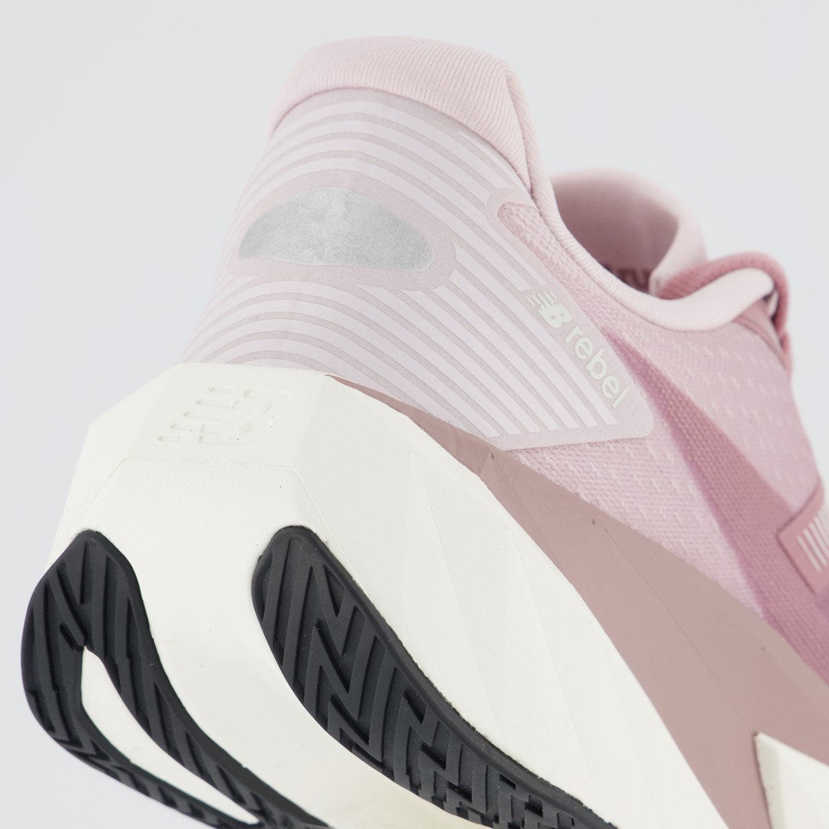 Tênis New Balance Fuelcell Rebel V5 Feminino Lilás e Branco Lilás/Branco 6