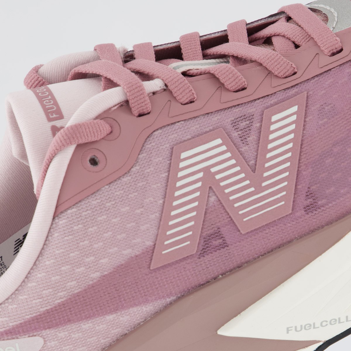 Tênis New Balance Fuelcell Rebel V5 Feminino Lilás e Branco Lilás/Branco 7