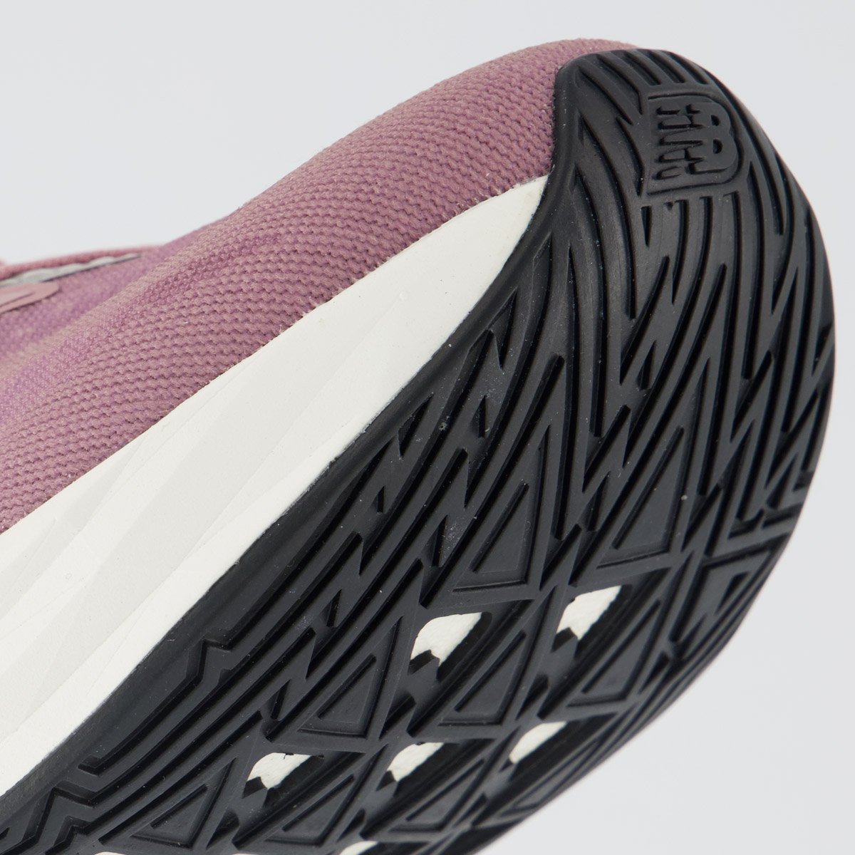 Tênis New Balance Fuelcell Rebel V5 Feminino Lilás e Branco Lilás/Branco 8