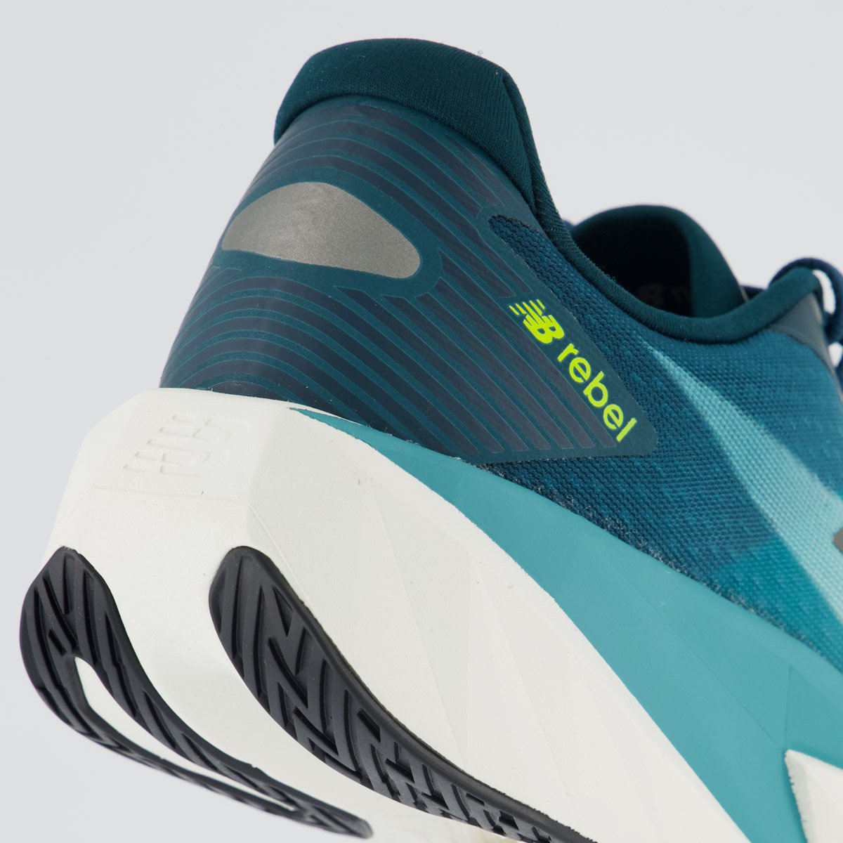 Tênis New Balance Fuelcell Rebel V5 Verde e Azul Branco/Verde/Azul 6