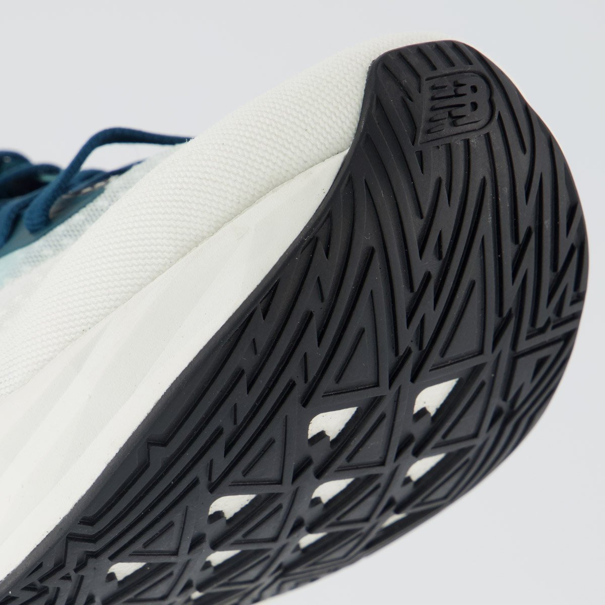 Tênis New Balance Fuelcell Rebel V5 Verde e Azul Branco/Verde/Azul 8