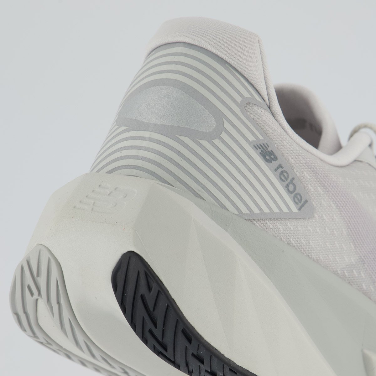 Tênis New Balance Fuelcell Rebel V5 Cinza Claro Cinza 6