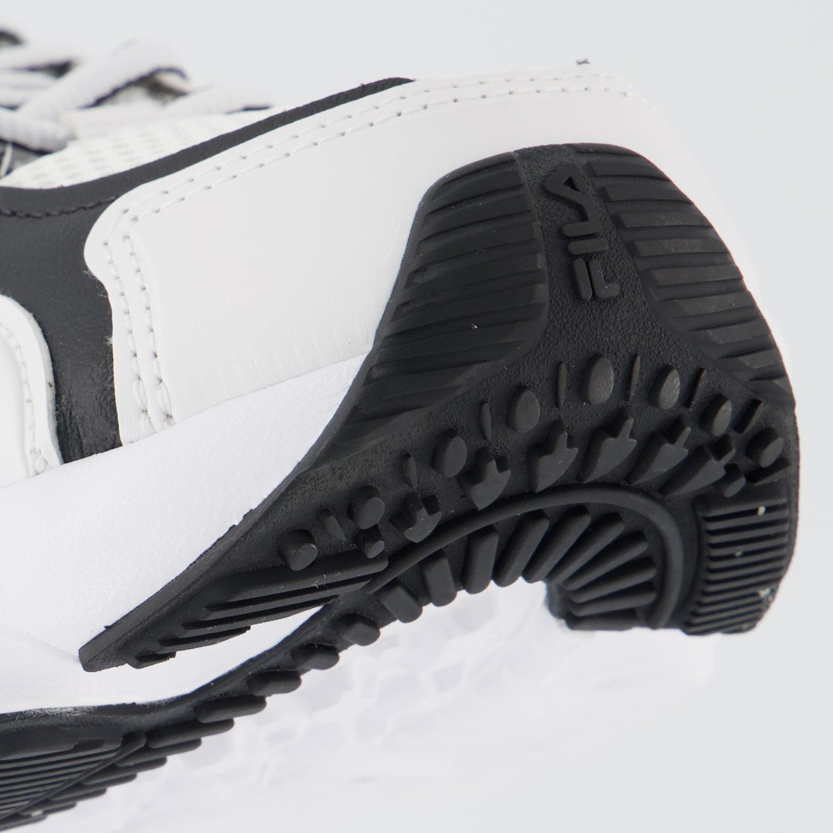 Tenis Fila Buzzard Bold Branco e Preto Branco/Preto 8