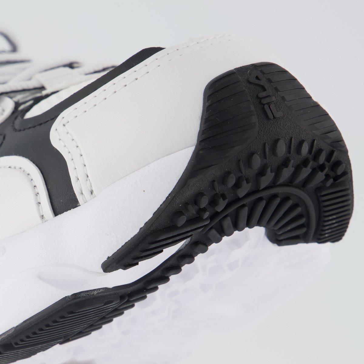 Tenis Fila Buzzard Bold Feminino Branco e Preto Branco/Preto 8