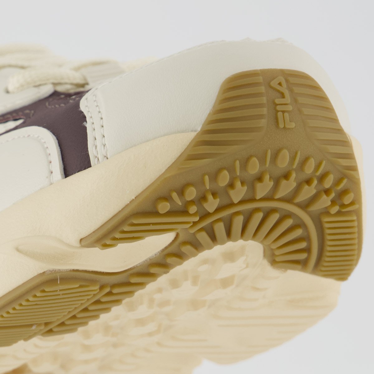 Tenis Fila Buzzard Bold Feminino Off-White e Marrom Off White/Marrom 8
