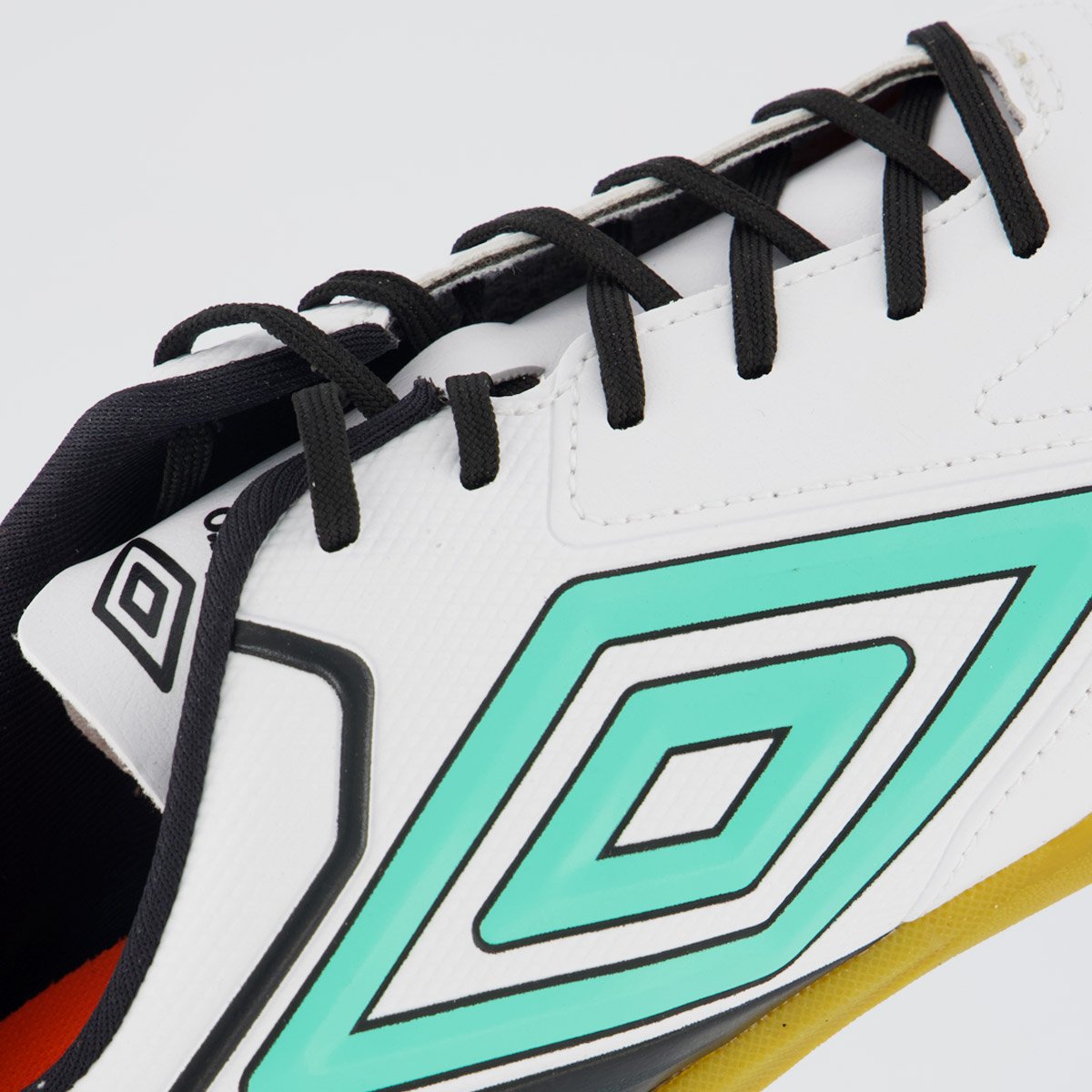 Chuteira Umbro Master Class Club Futsal Branca e Preta Branco/Preto 7