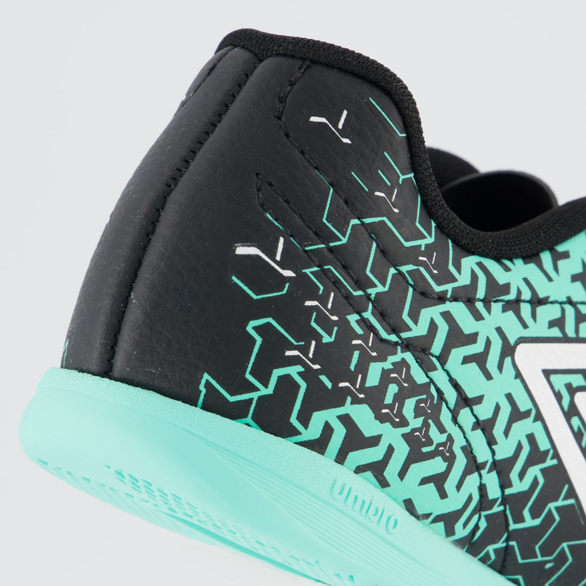 Chuteira Umbro Class Neo Futsal Juvenil Preta e Verde Preto/Verde 6