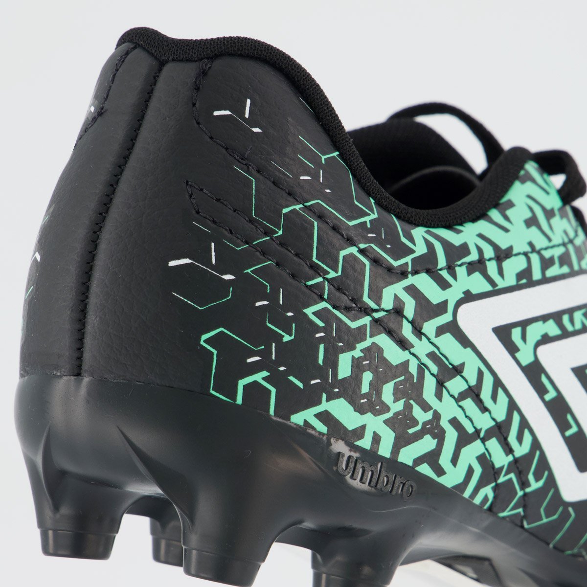 Chuteira Umbro Class Neo Campo Preta e Verde Preto/Verde 6