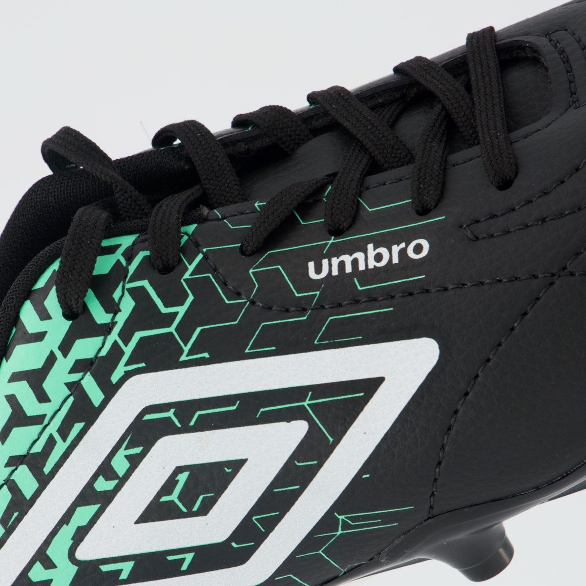 Chuteira Umbro Class Neo Campo Preta e Verde Preto/Verde 7