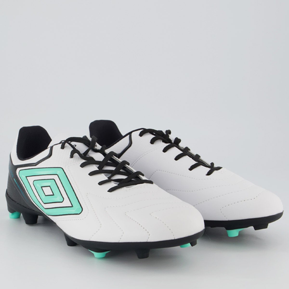 Chuteira Umbro Master Class Club Campo Branca e Preta Branco/Preto 2