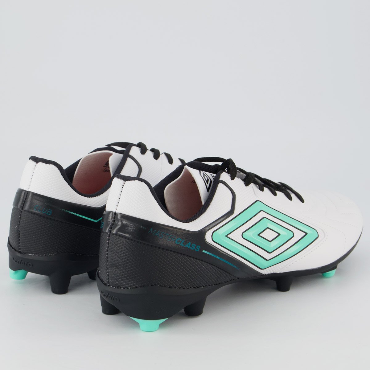 Chuteira Umbro Master Class Club Campo Branca e Preta Branco/Preto 3