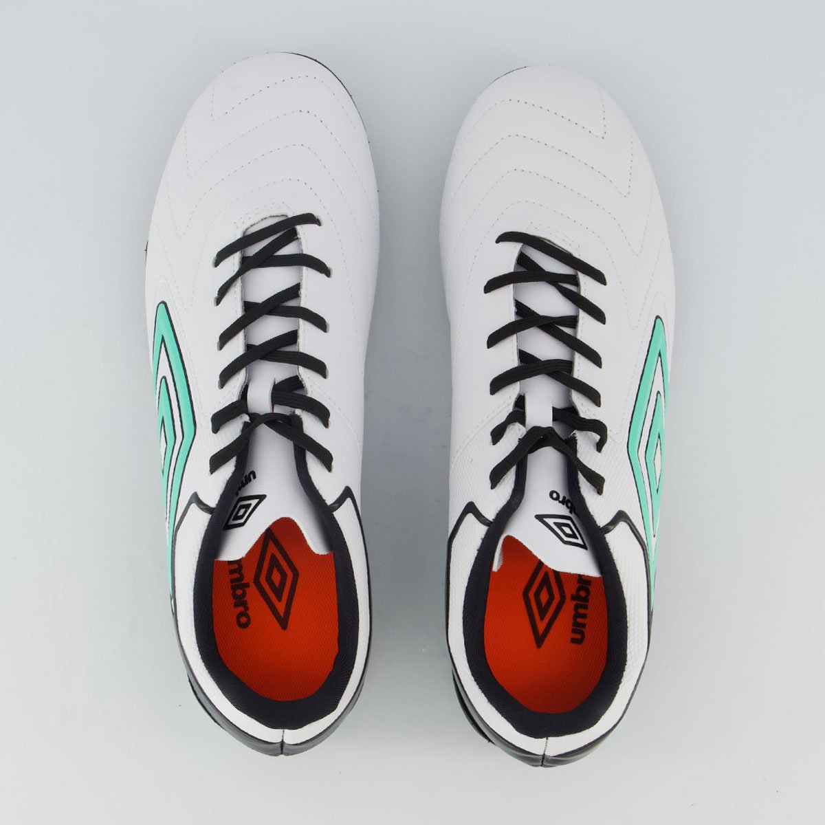 Chuteira Umbro Master Class Club Campo Branca e Preta Branco/Preto 4