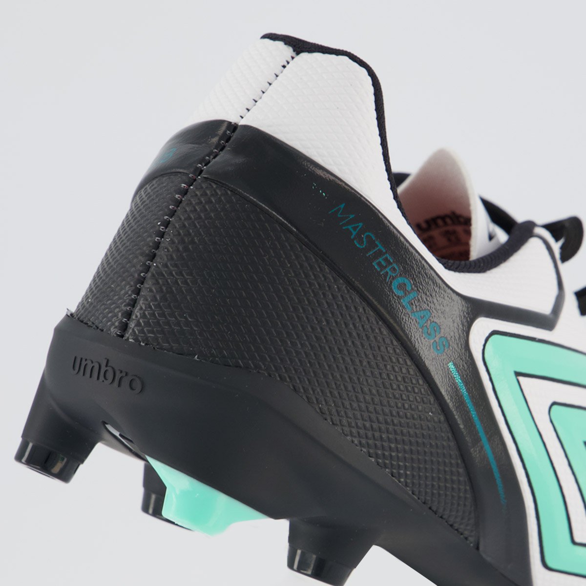 Chuteira Umbro Master Class Club Campo Branca e Preta Branco/Preto 6