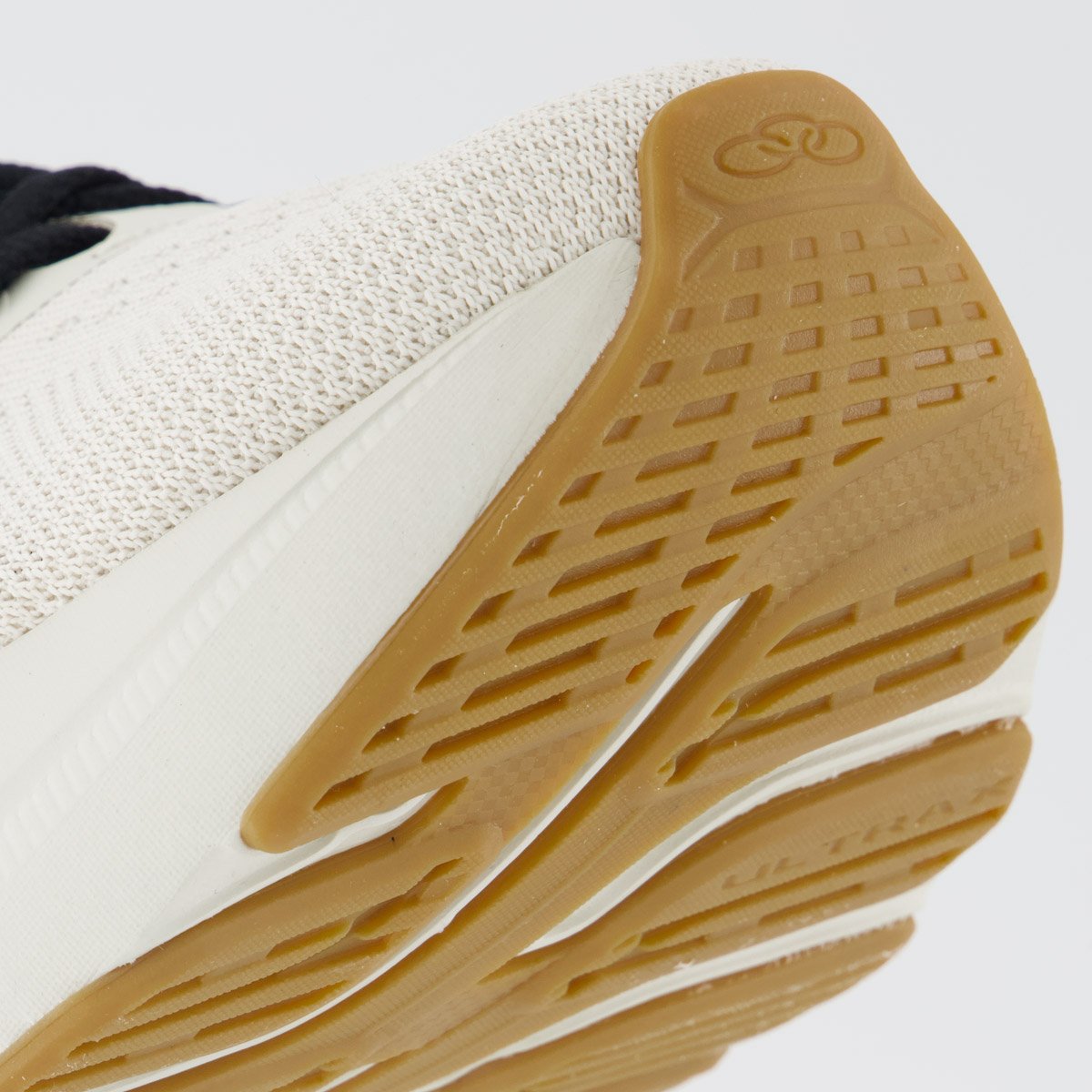 Tênis Olympikus Nuvem Off White e Preto Off White 8