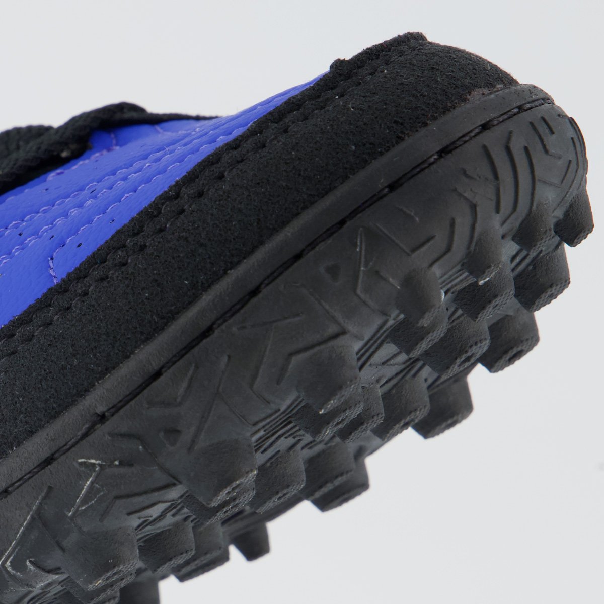 Chuteira Umbro Pro Challenge Uptake Society Azul e Preta Azul/Preto 8