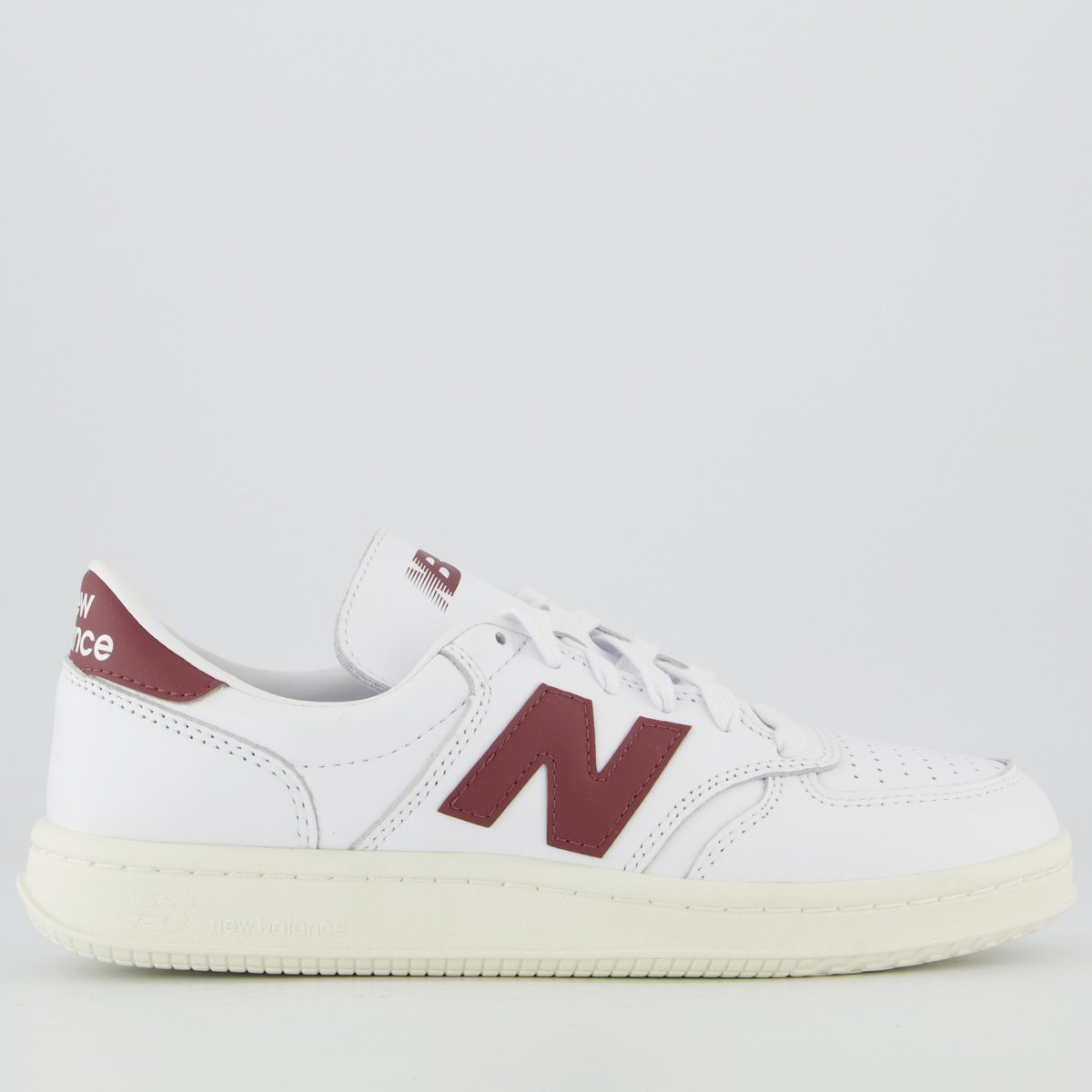 Tênis New Balance CT 500 Branco e Bordô