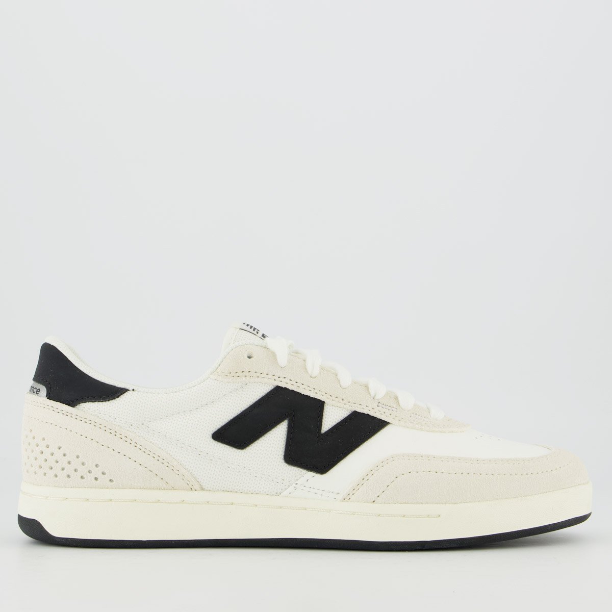 Tênis New Balance Numeric 440 V2 Off-White e Preto