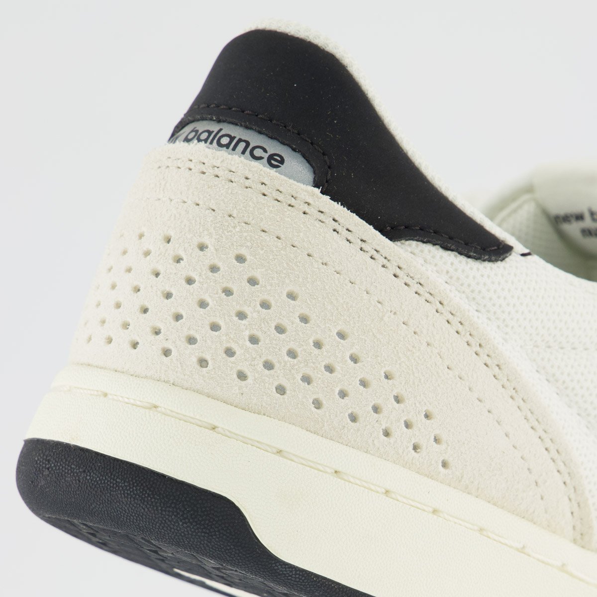 Tênis New Balance Numeric 440 V2 Off-White e Preto Off White/Preto 6