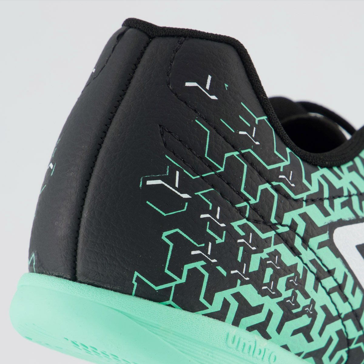 Chuteira Umbro Class Neo Futsal Preta e Verde Preto/Verde 6
