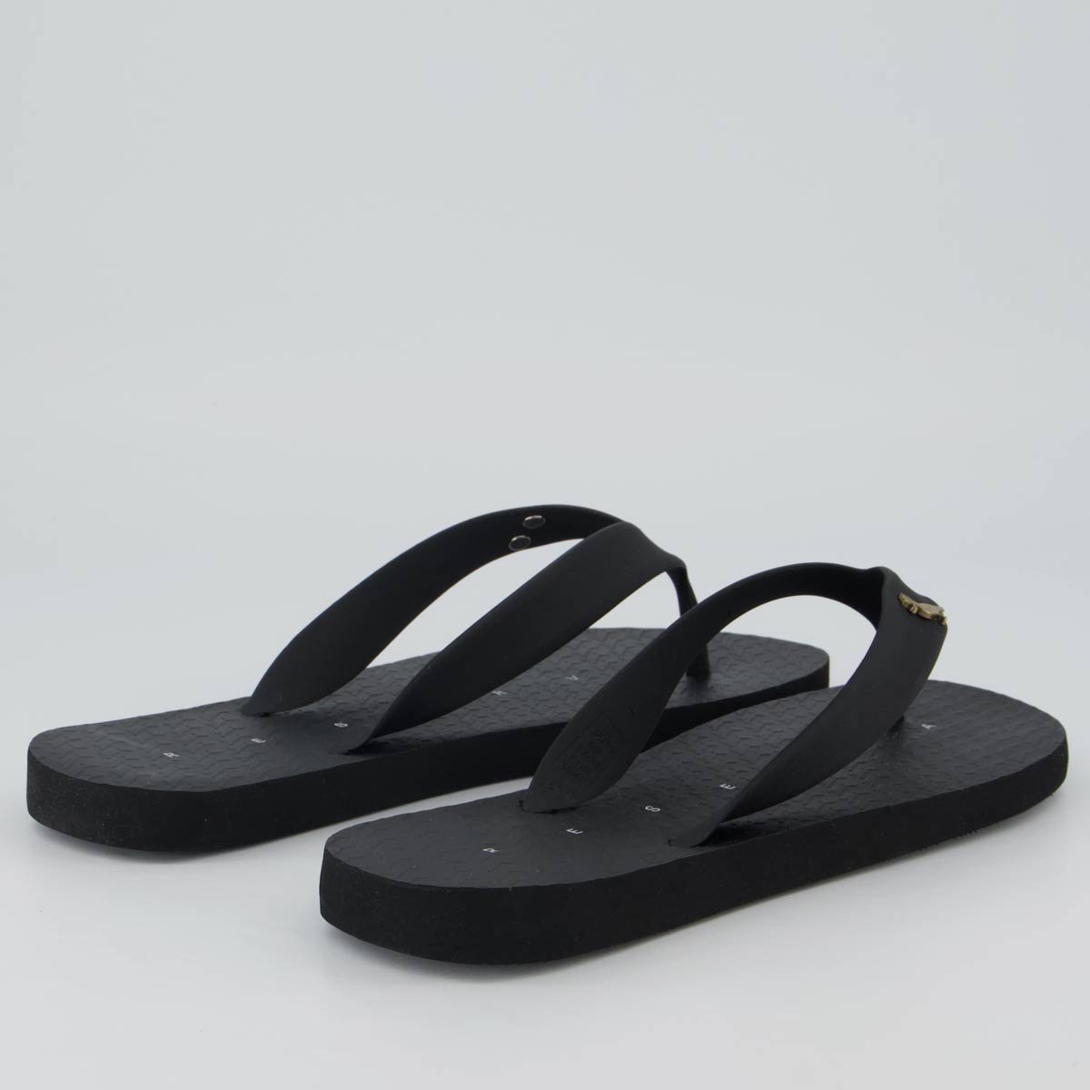 Chinelo Reserva Trancoso Preto e Dourado Preto 4