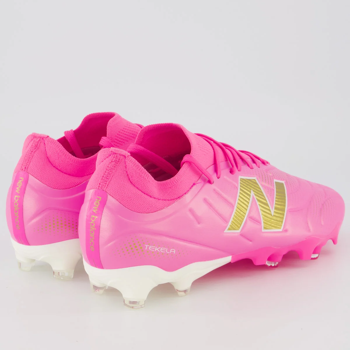 Chuteira New Balance Tekela Team low V5 Campo Rosa Rosa 3