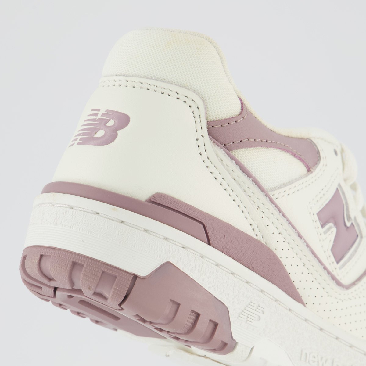 Tênis New Balance 550 Feminino Off White e Roxo Off White/Roxo 6