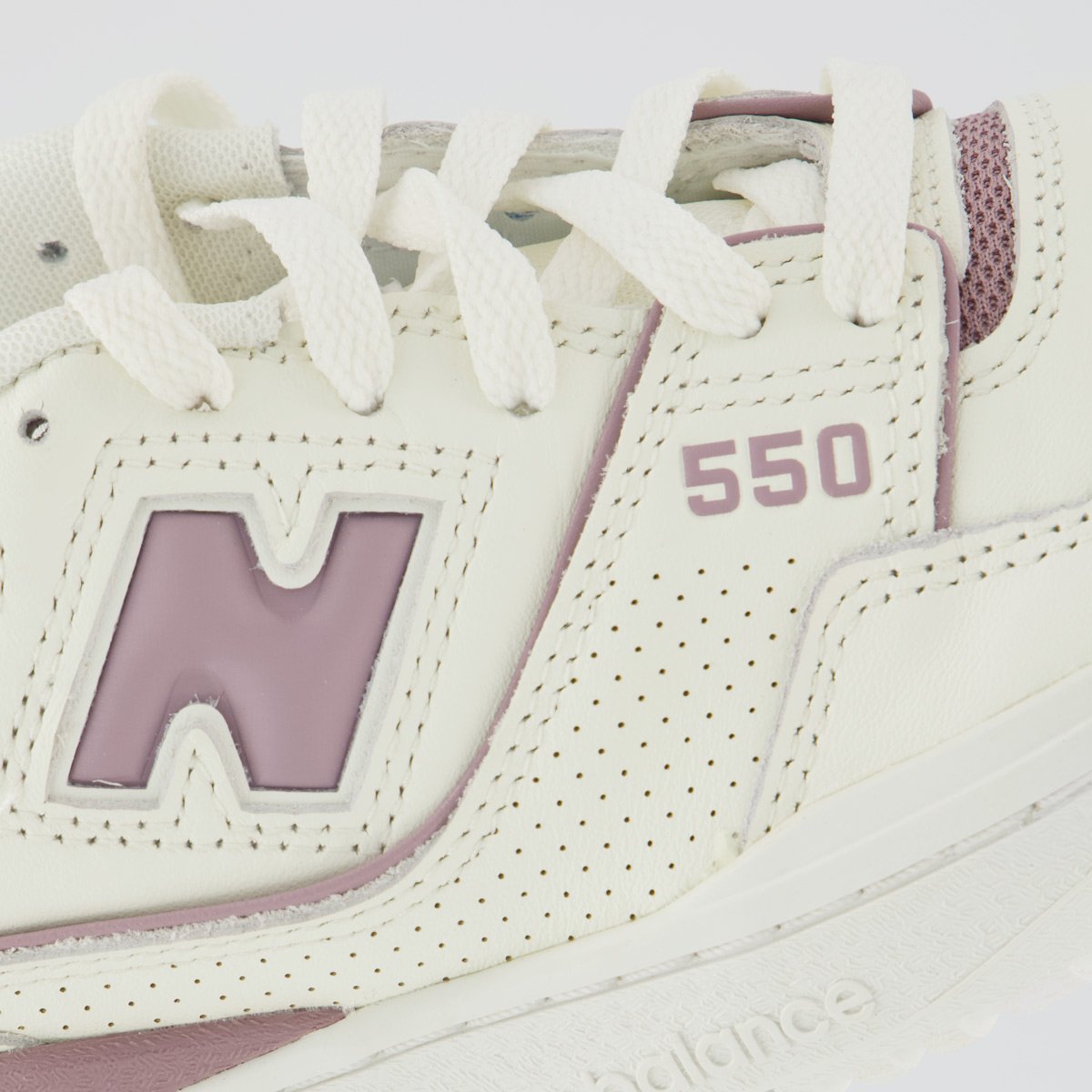 Tênis New Balance 550 Feminino Off White e Roxo Off White/Roxo 7