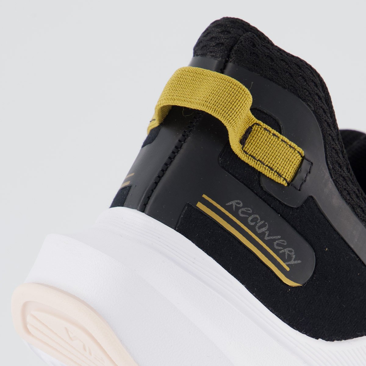 Tênis Fila Recovery Feminino Preto e Dourado Preto/Dourado 6