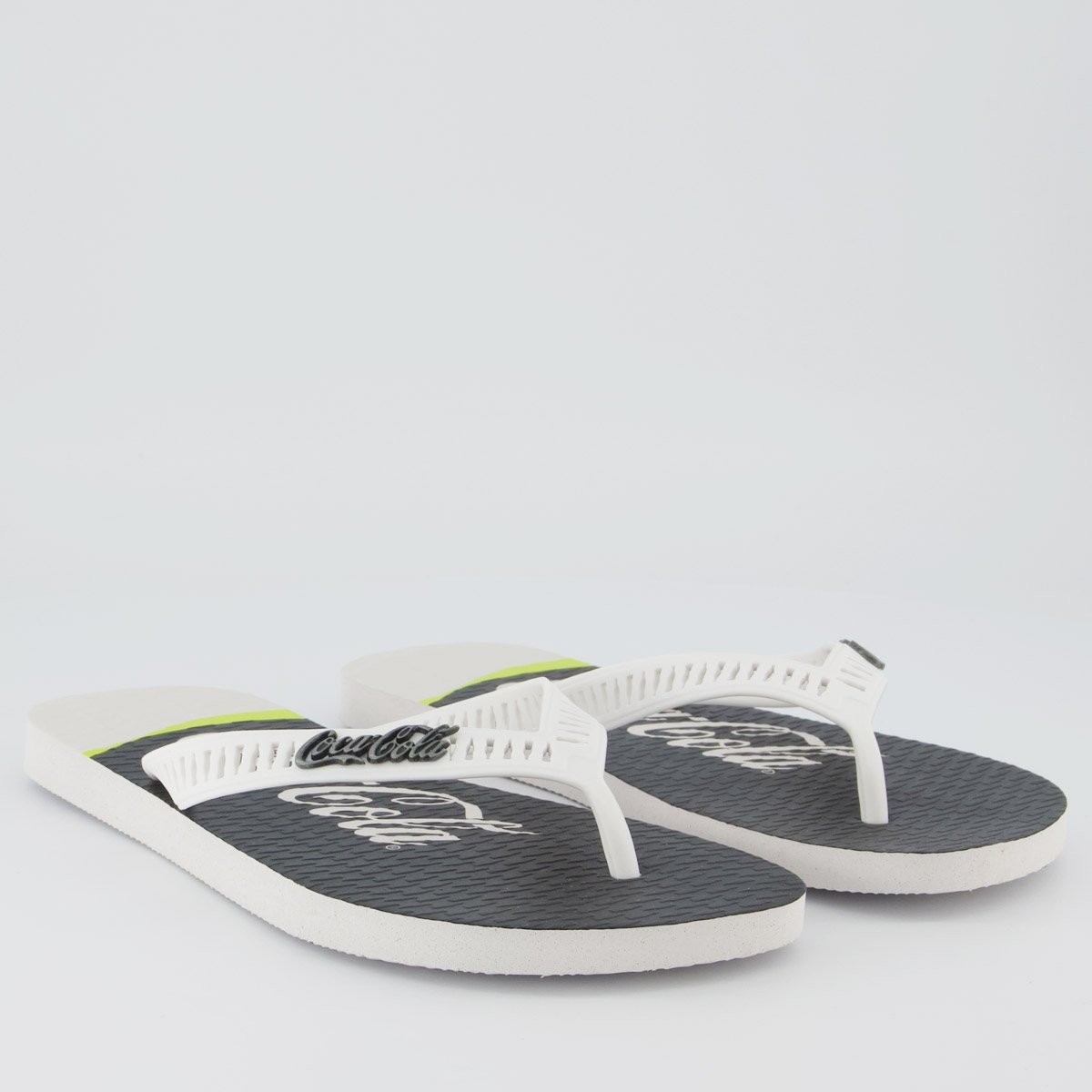Chinelo Coca Cola Connell Preto e Off White Preto 3