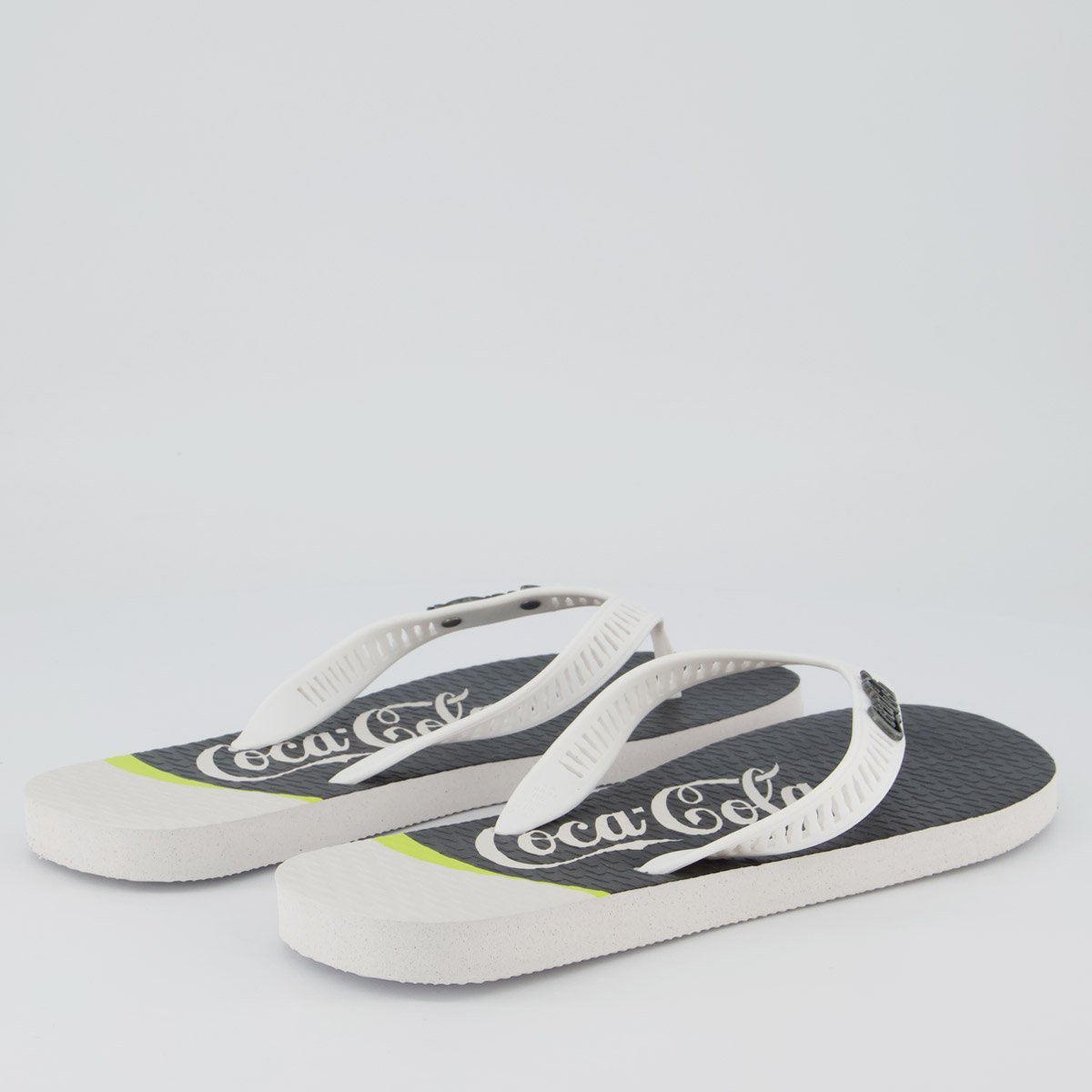Chinelo Coca Cola Connell Preto e Off White Preto 4