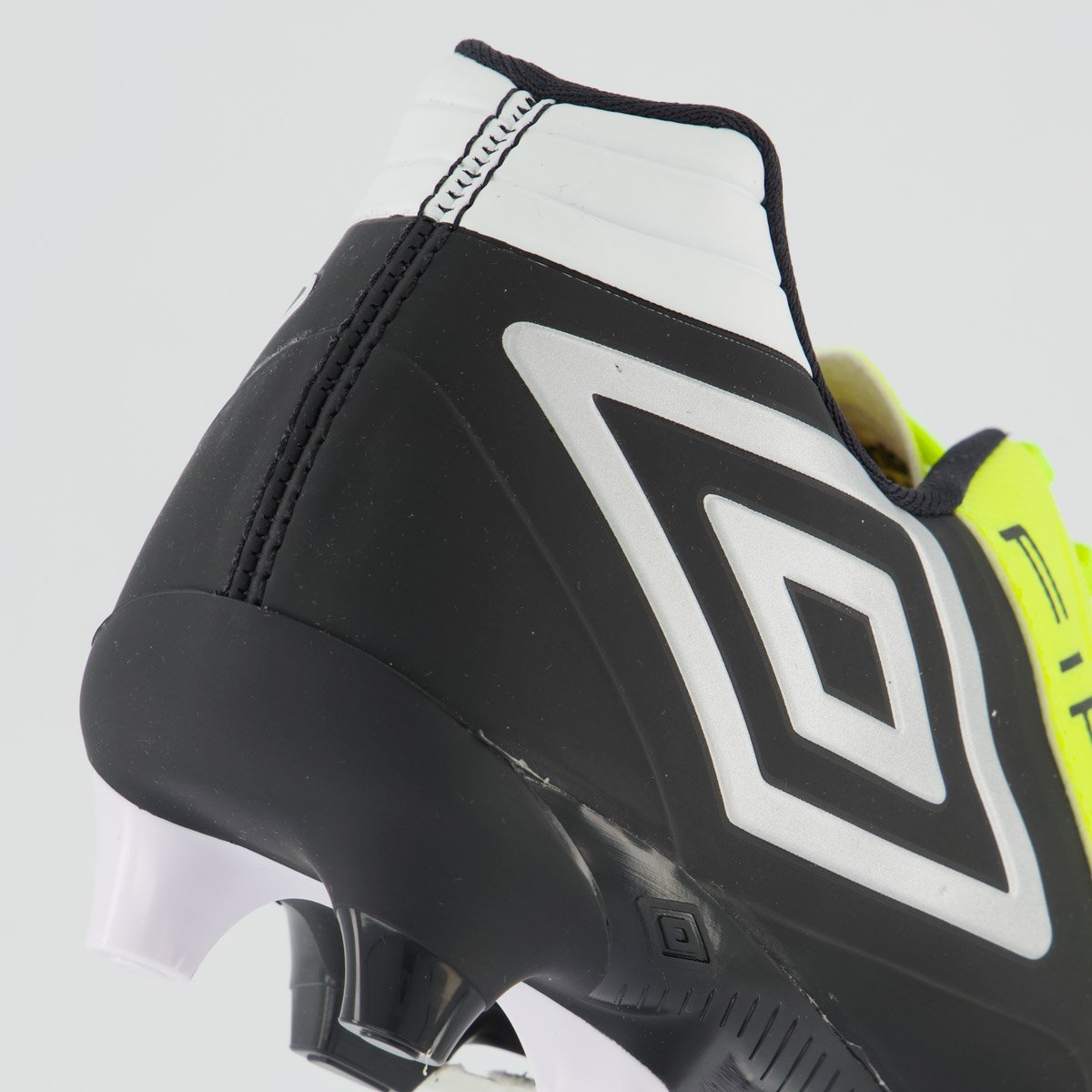 Chuteira Umbro Fifty VI Campo Verde e Preta Verde/Preto 6