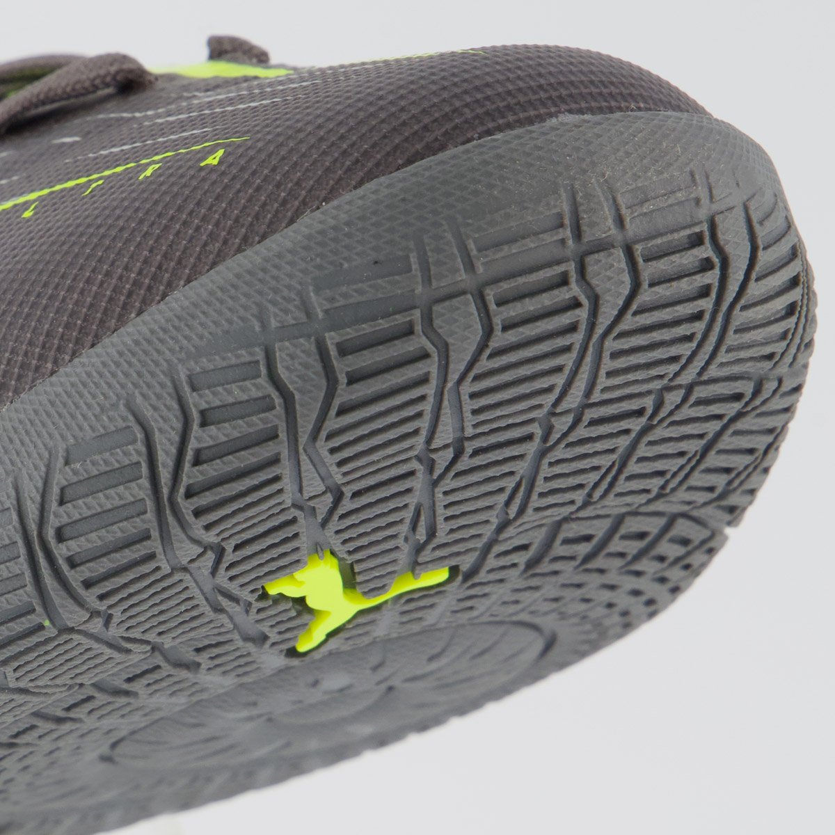 Chuteira Puma Ultra 5 Match IT Futsal Cinza Escuro e Verde Limão Cinza 8
