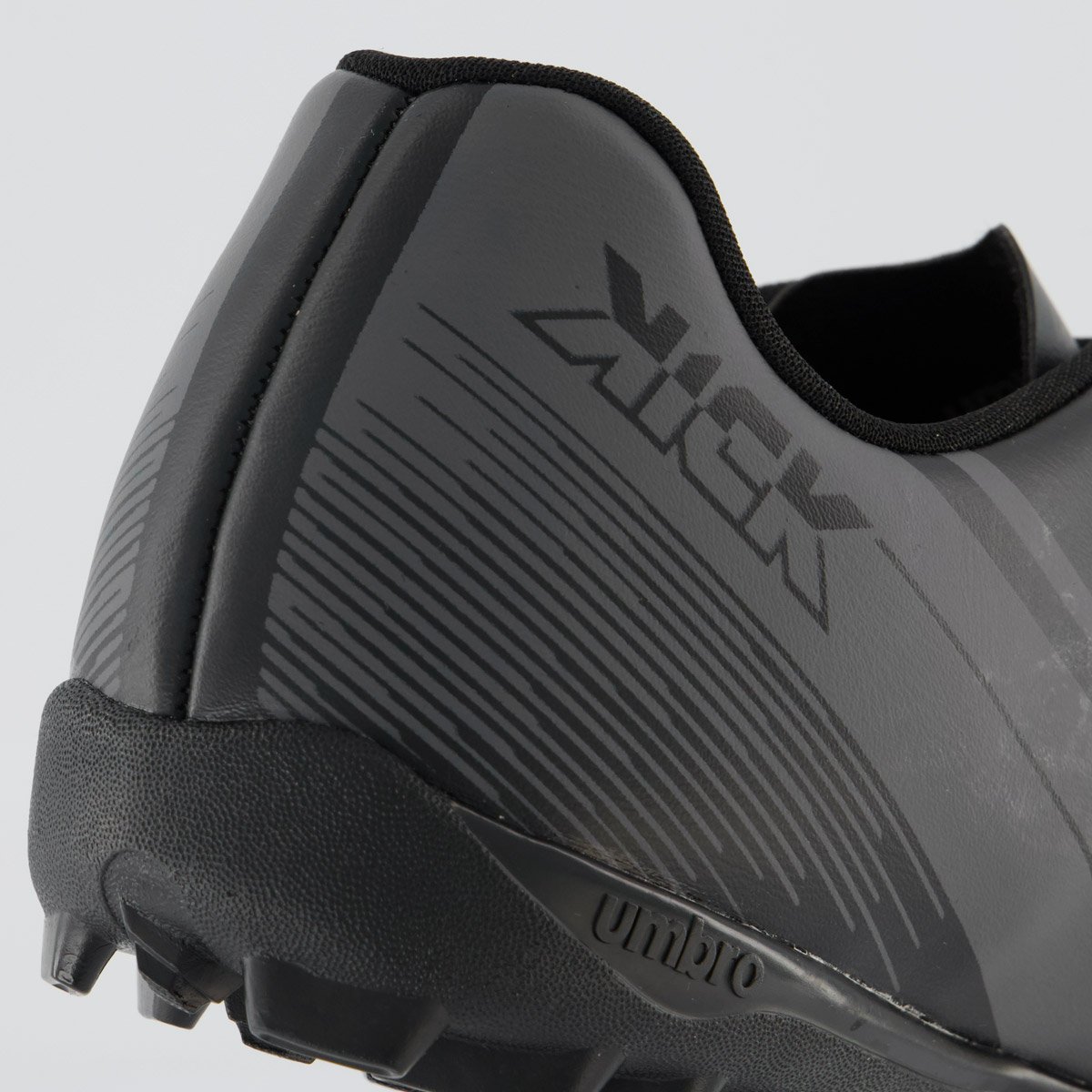 Chuteira Umbro Kick Society Preta e Cinza Preto/Cinza 6