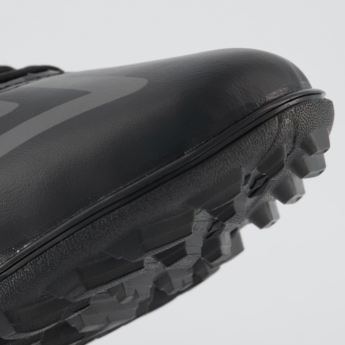 Chuteira Umbro Kick Society Preta e Cinza Preto/Cinza 8