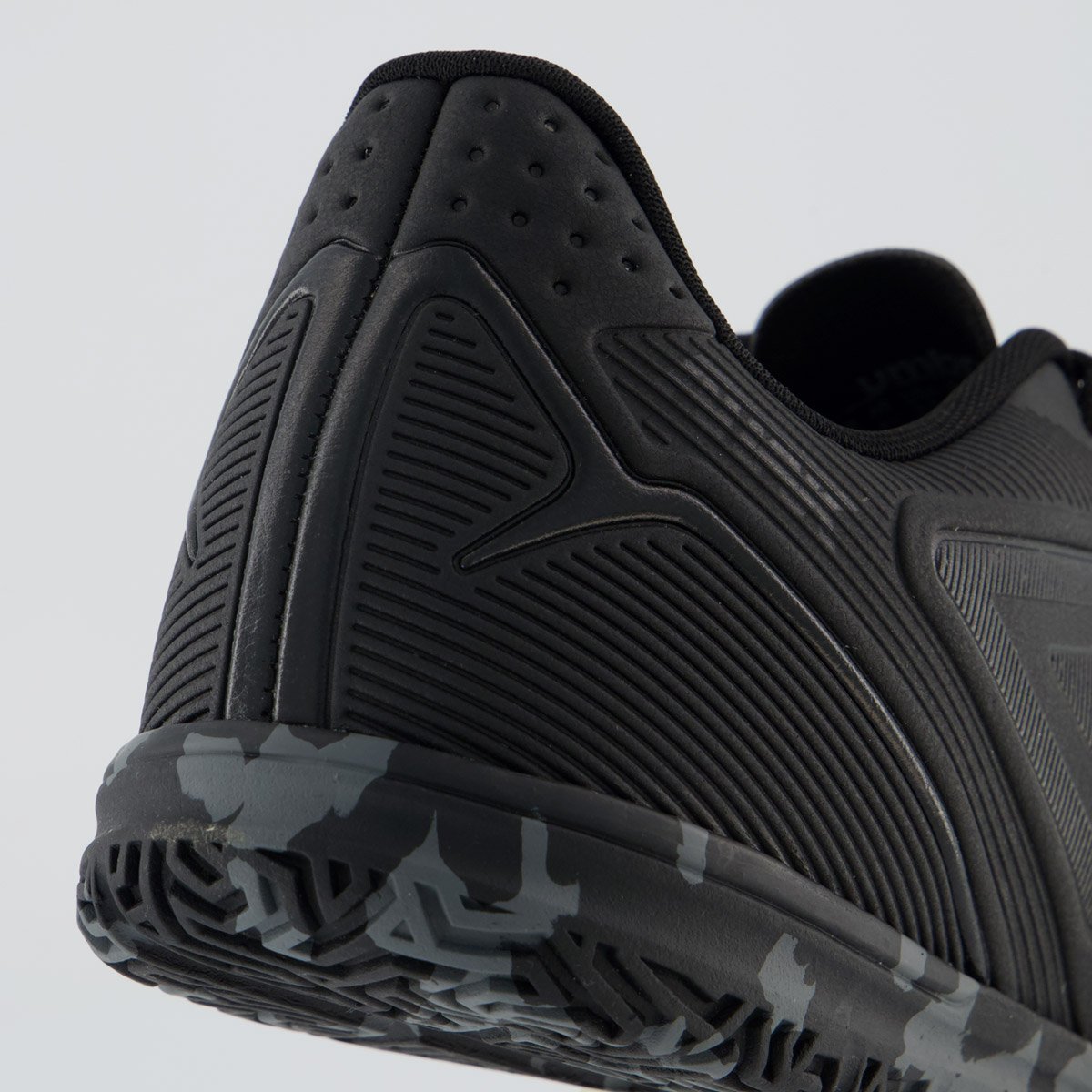 Chuteira Umbro Attak III Futsal Preta Preto 6