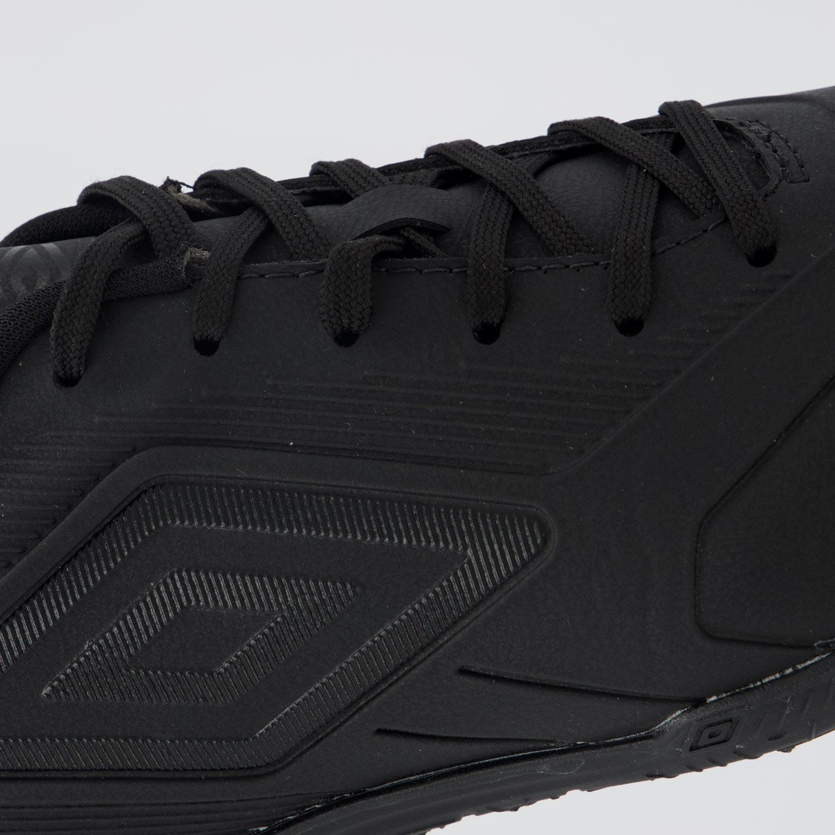 Chuteira Umbro Attak III Society All Black Preto 7