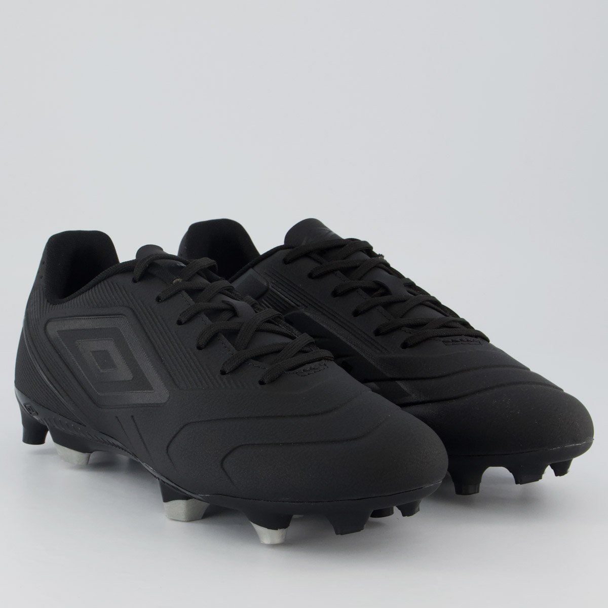 Chuteira Umbro Attak III Campo All Black Preto 2