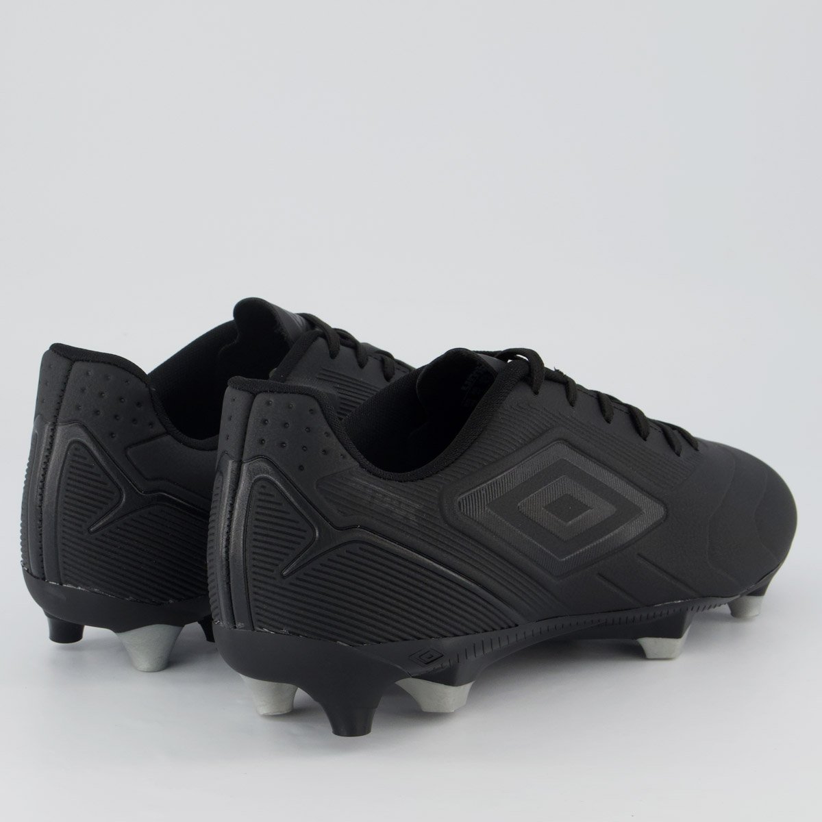 Chuteira Umbro Attak III Campo All Black Preto 3
