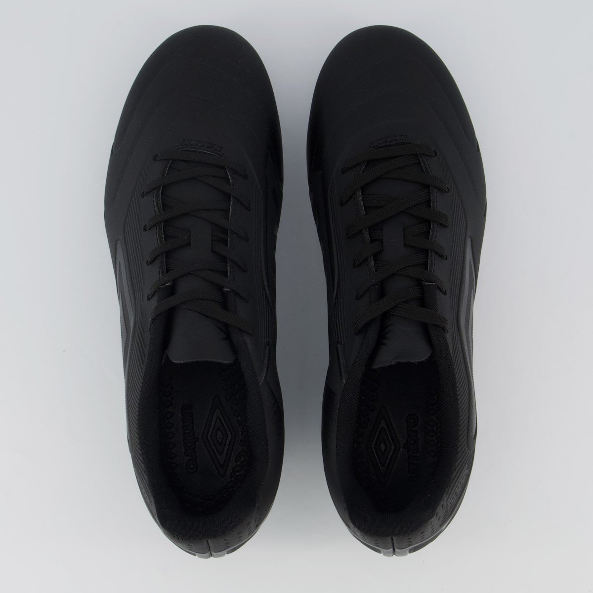 Chuteira Umbro Attak III Campo All Black Preto 4