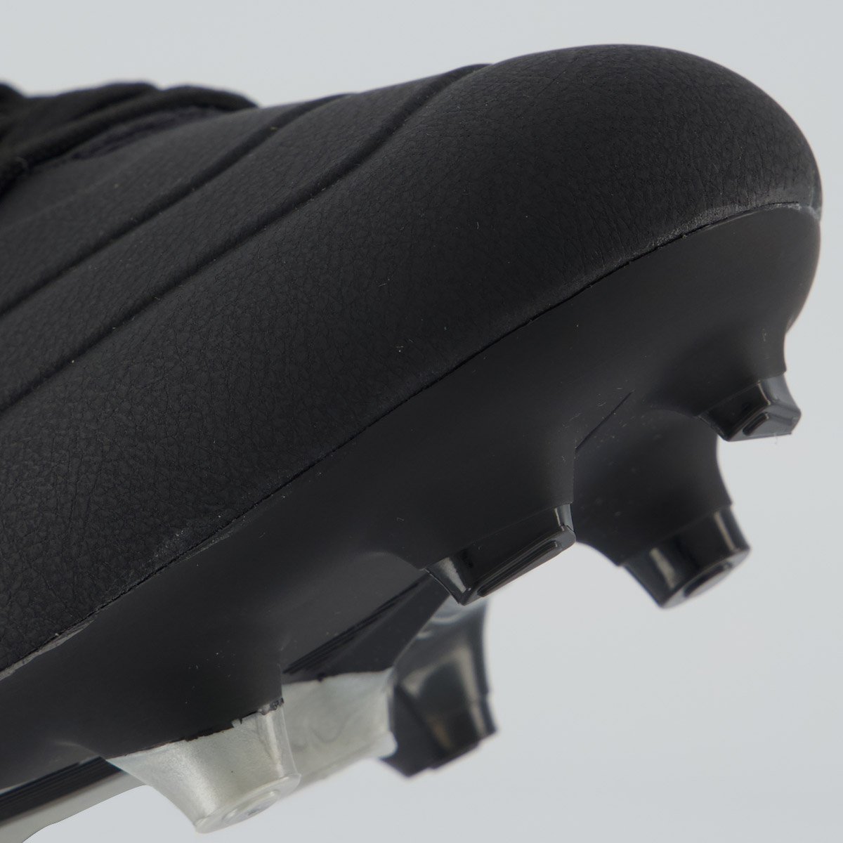 Chuteira Umbro Attak III Campo All Black Preto 8