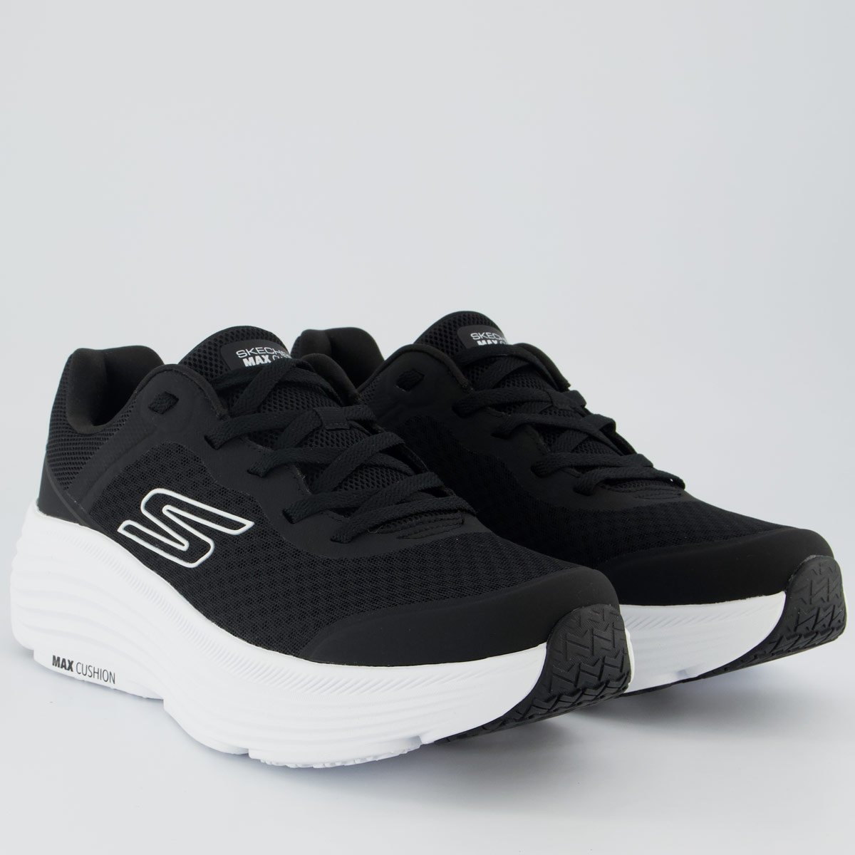 Tênis Skechers Max Cushioning Endeavour Preto e Branco Preto 2
