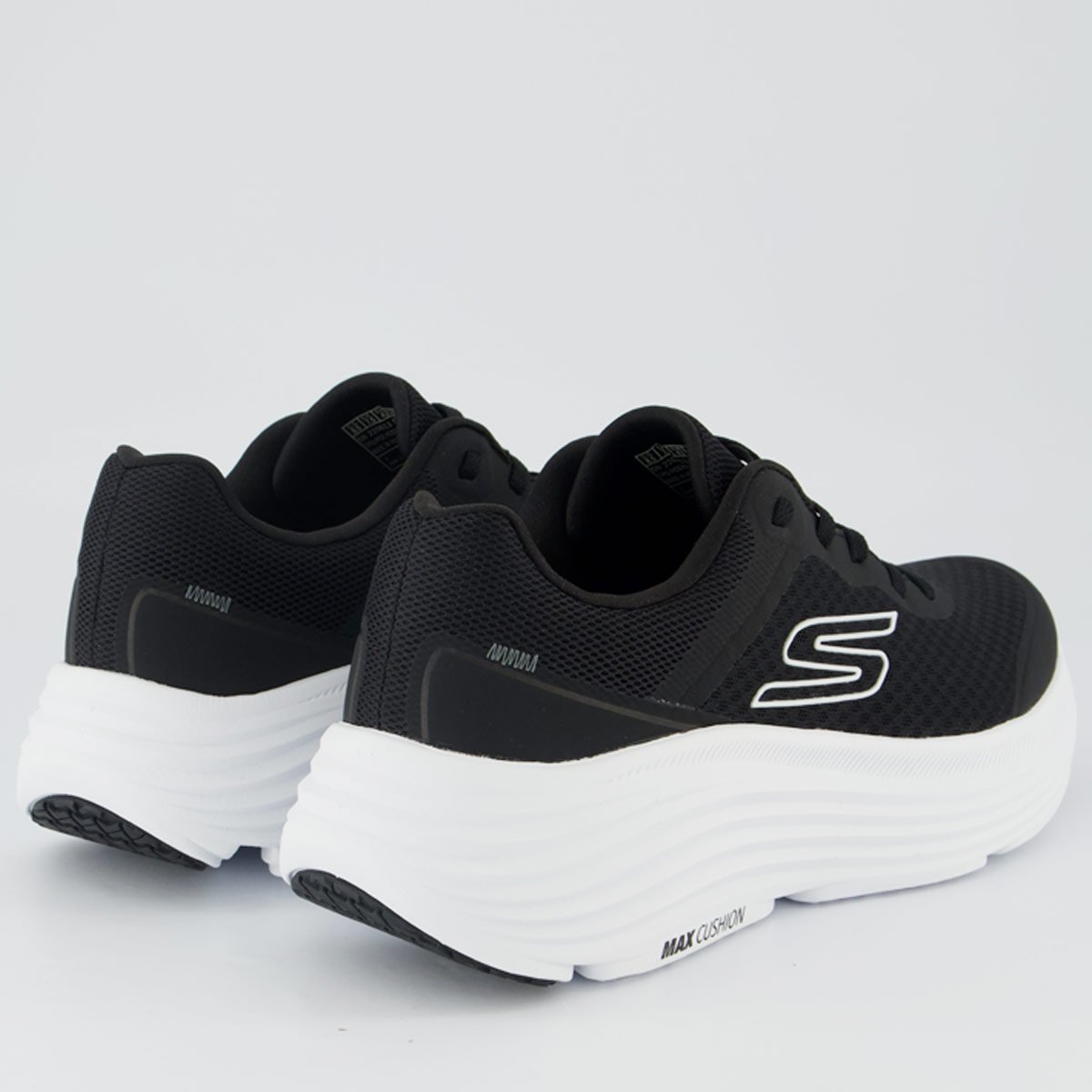 Tênis Skechers Max Cushioning Endeavour Preto e Branco Preto 3