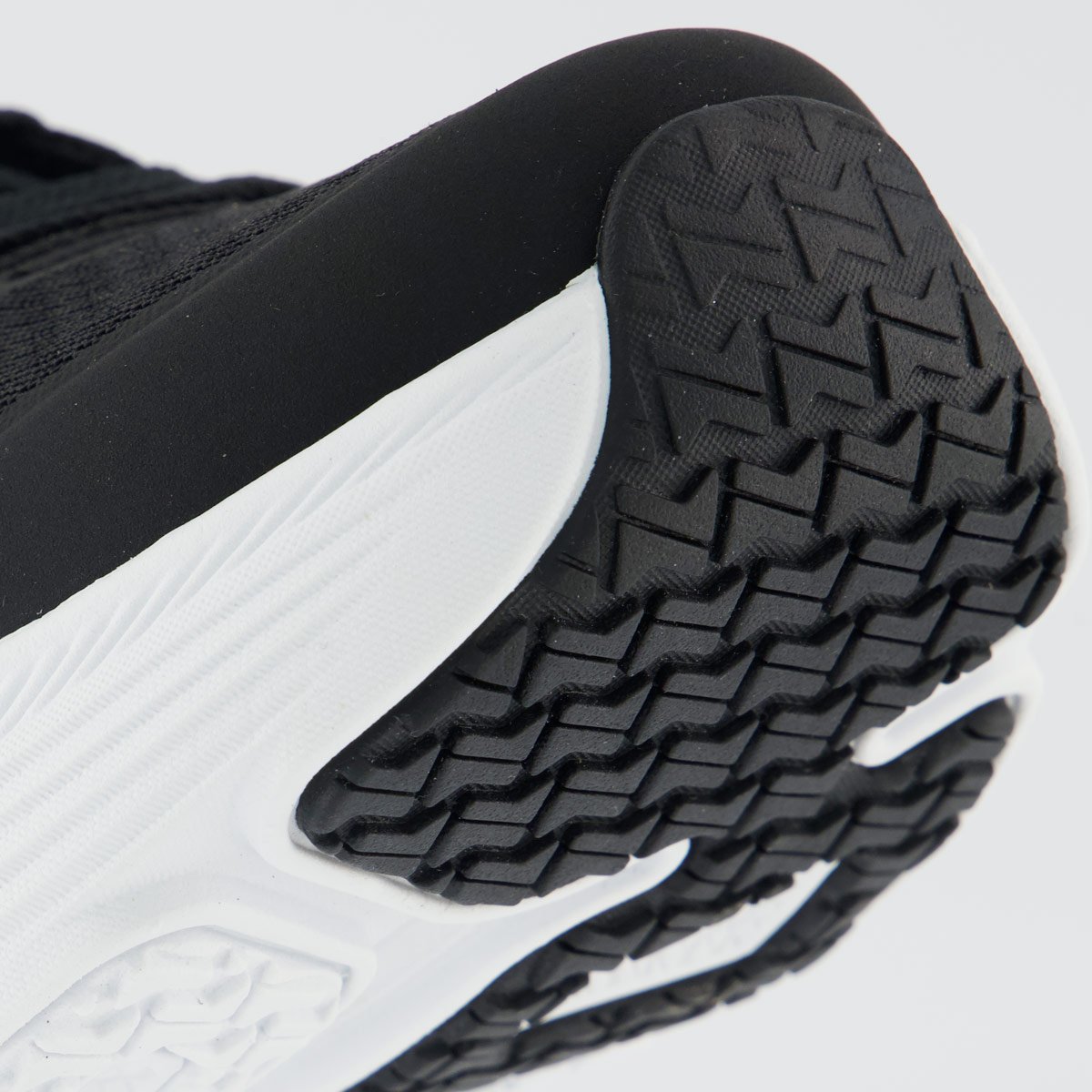 Tênis Skechers Max Cushioning Endeavour Preto e Branco Preto 8