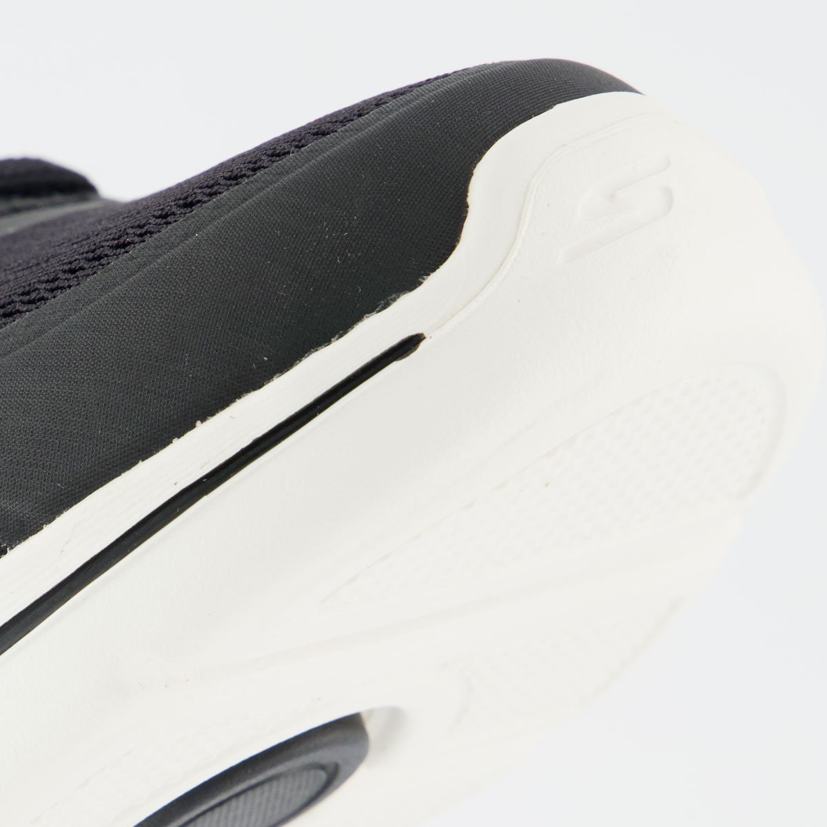 Tênis Skechers Go Walk Arch Fit 2.0 Preto e Branco Preto 8