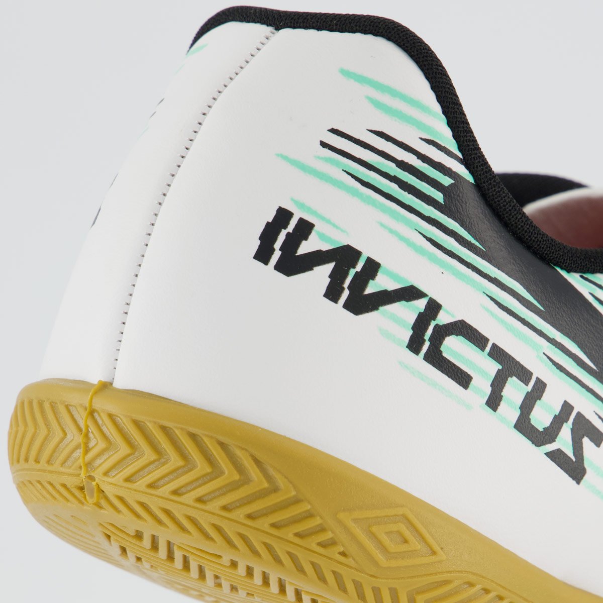 Chuteira Umbro Invictus Futsal Branca e Verde Branco/Verde 6