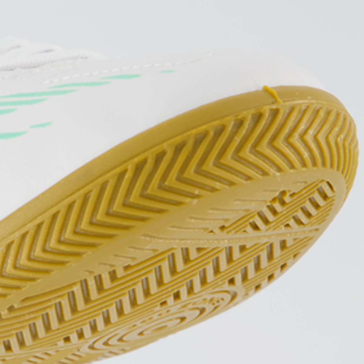 Chuteira Umbro Invictus Futsal Branca e Verde Branco/Verde 8